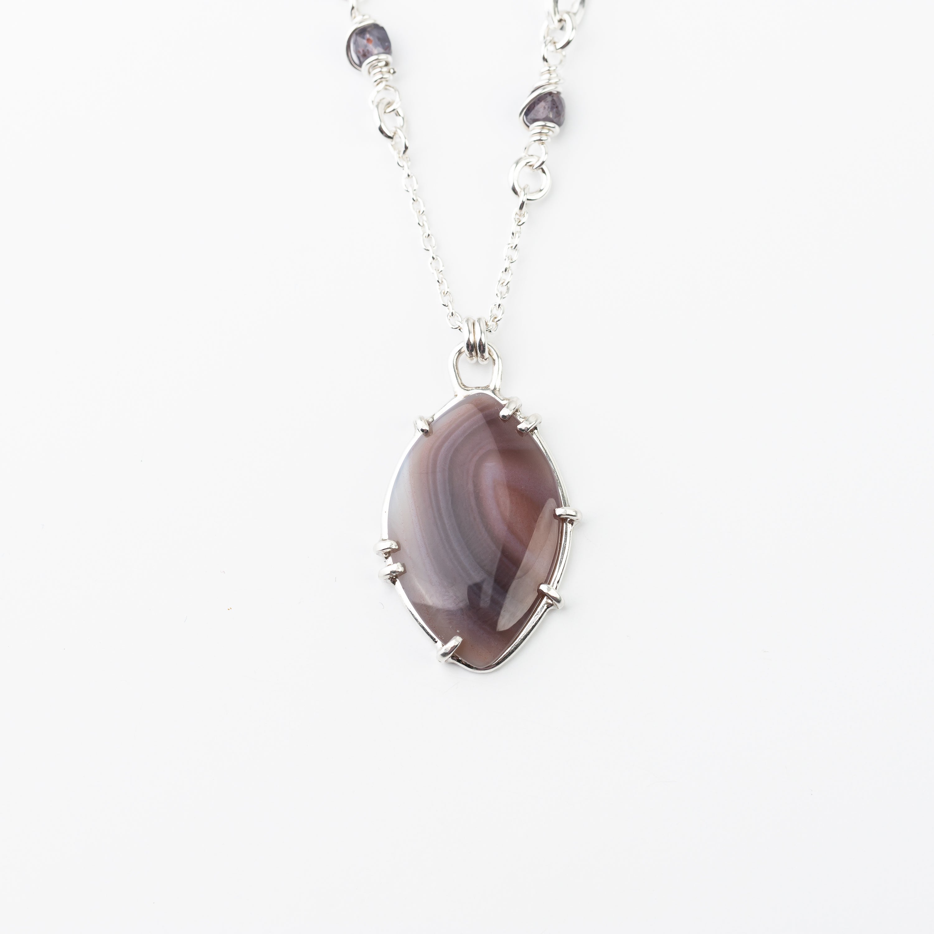 Prong Set Agate Pendant on Iolite Wrapped Chain