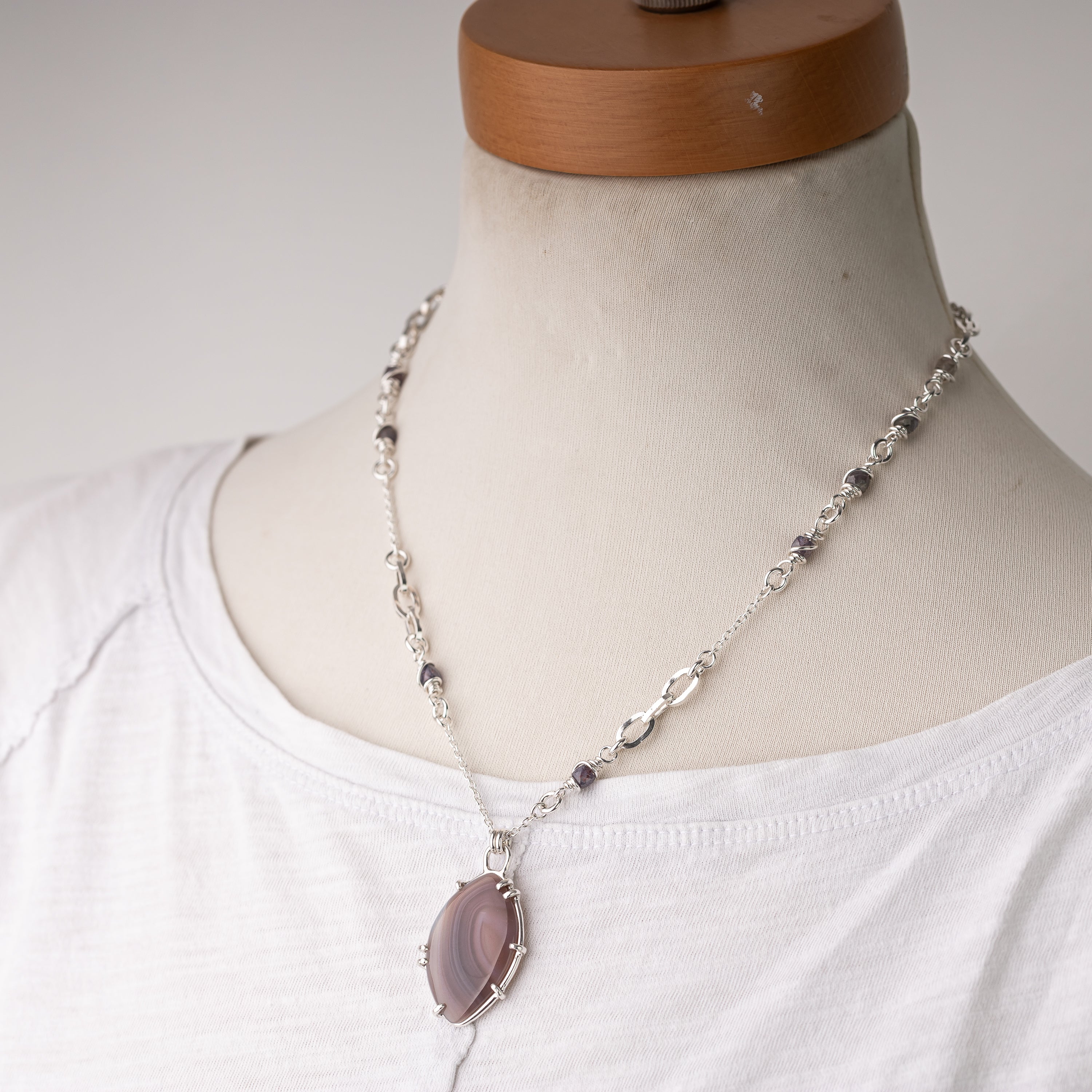 Prong Set Agate Pendant on Iolite Wrapped Chain