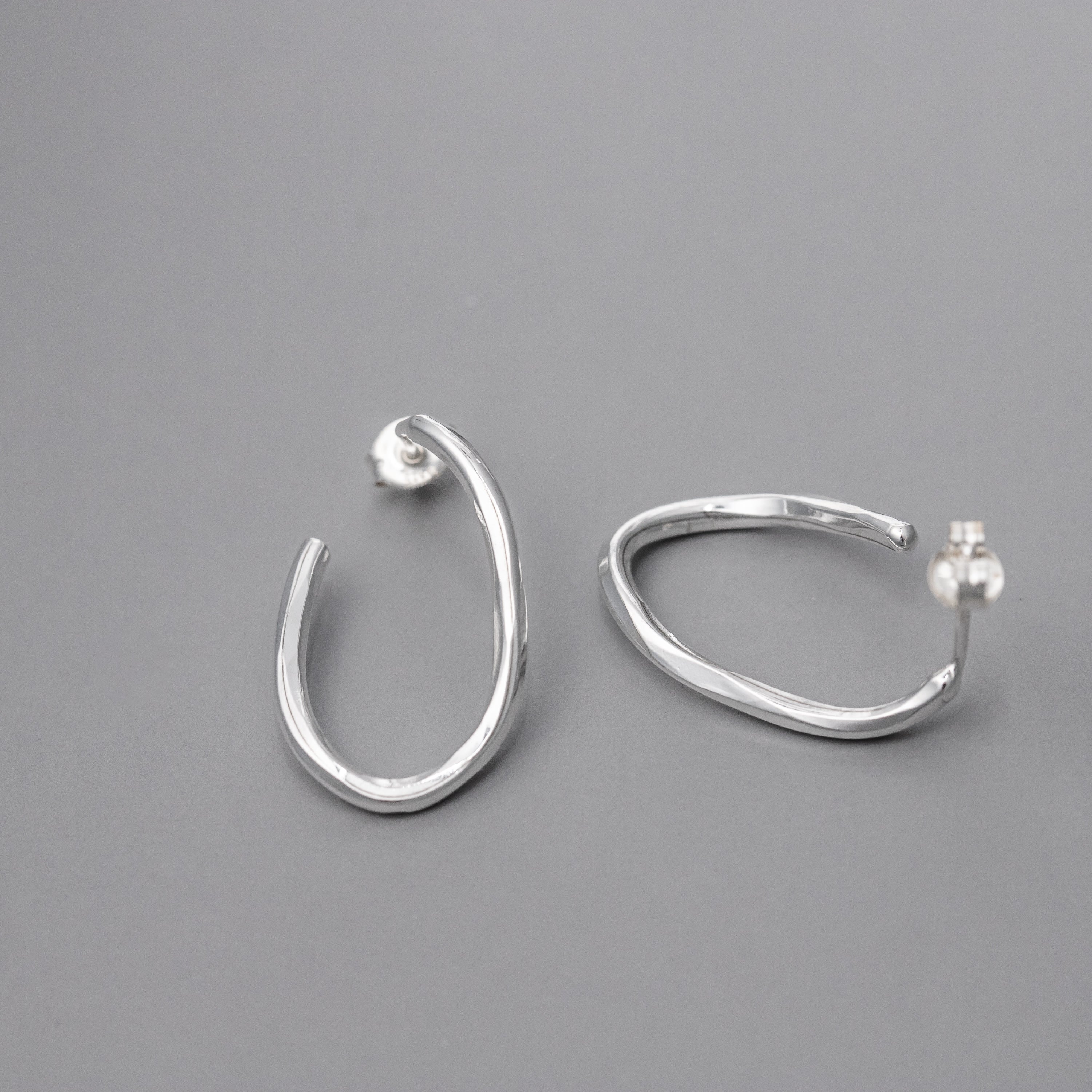 Sculpted Oval Hoop Earrings