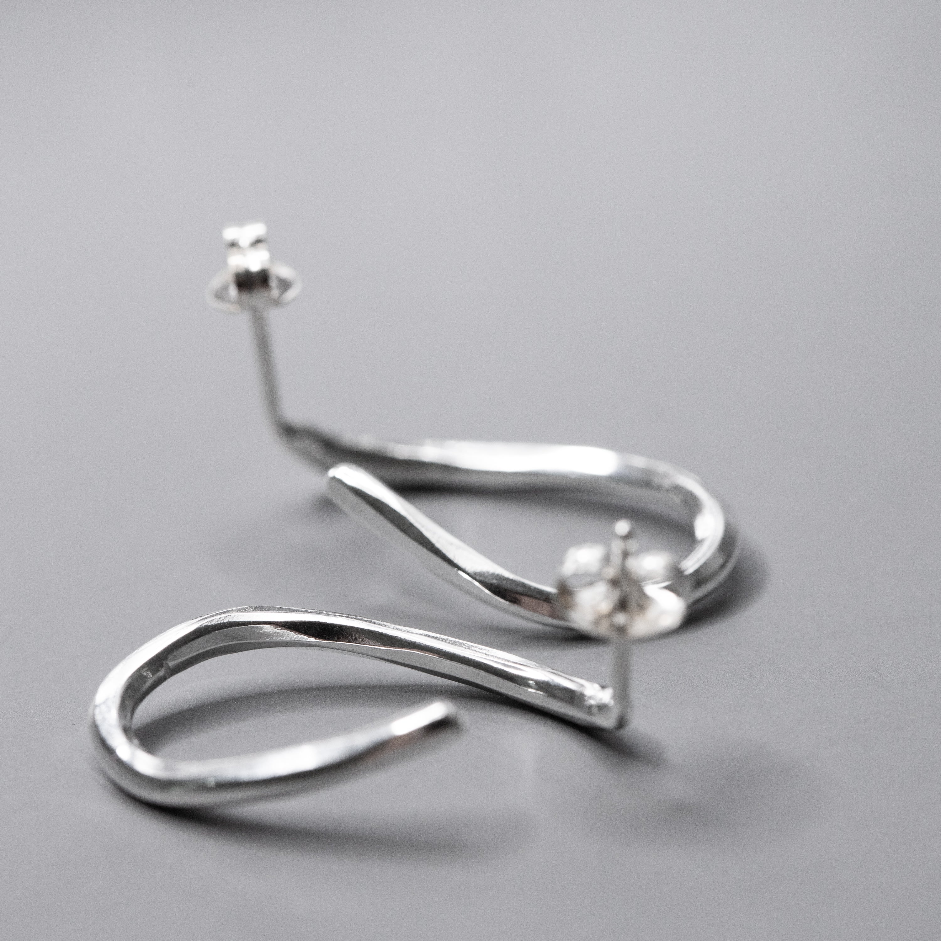 Sculpted Oval Hoop Earrings