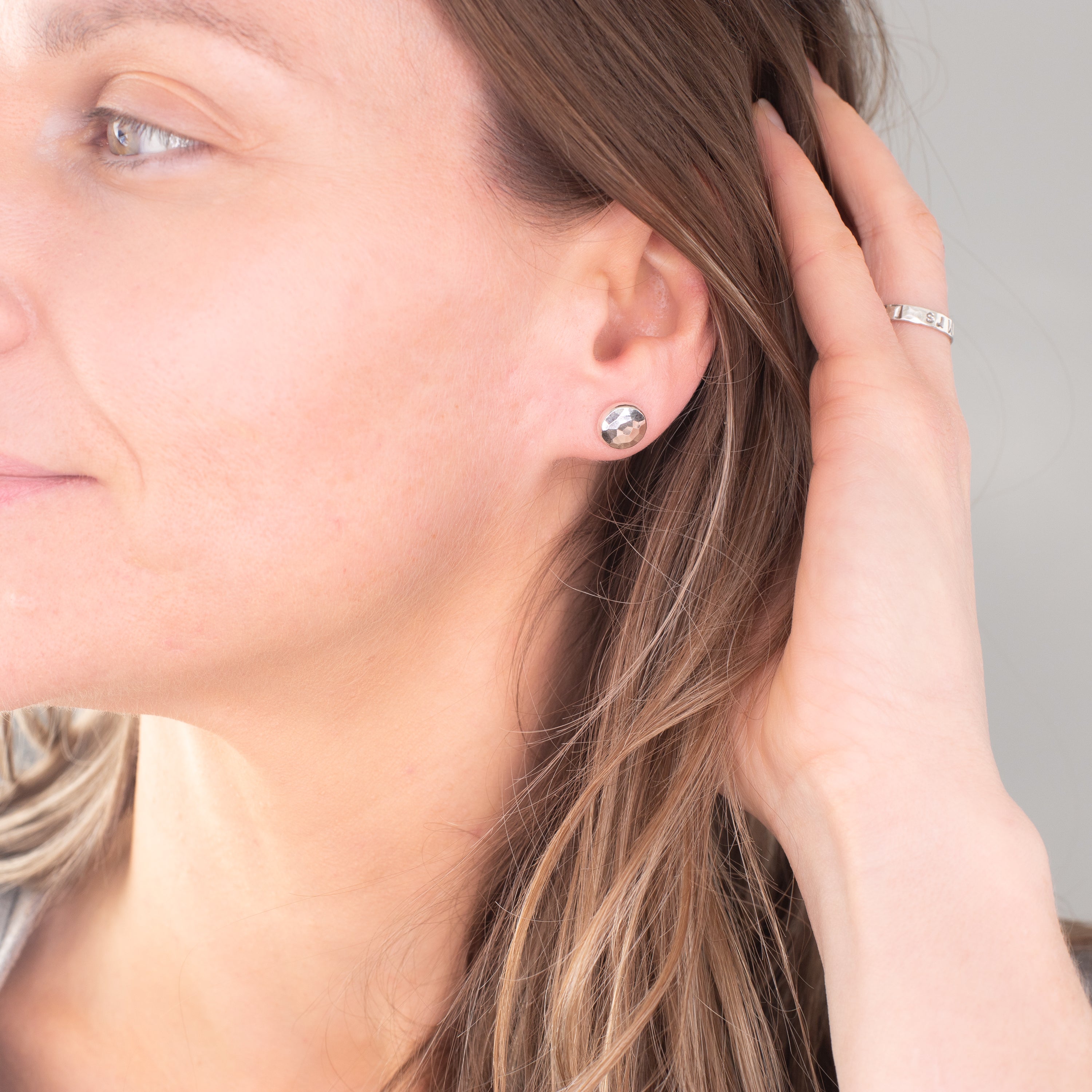 Hammer Faceted Studs