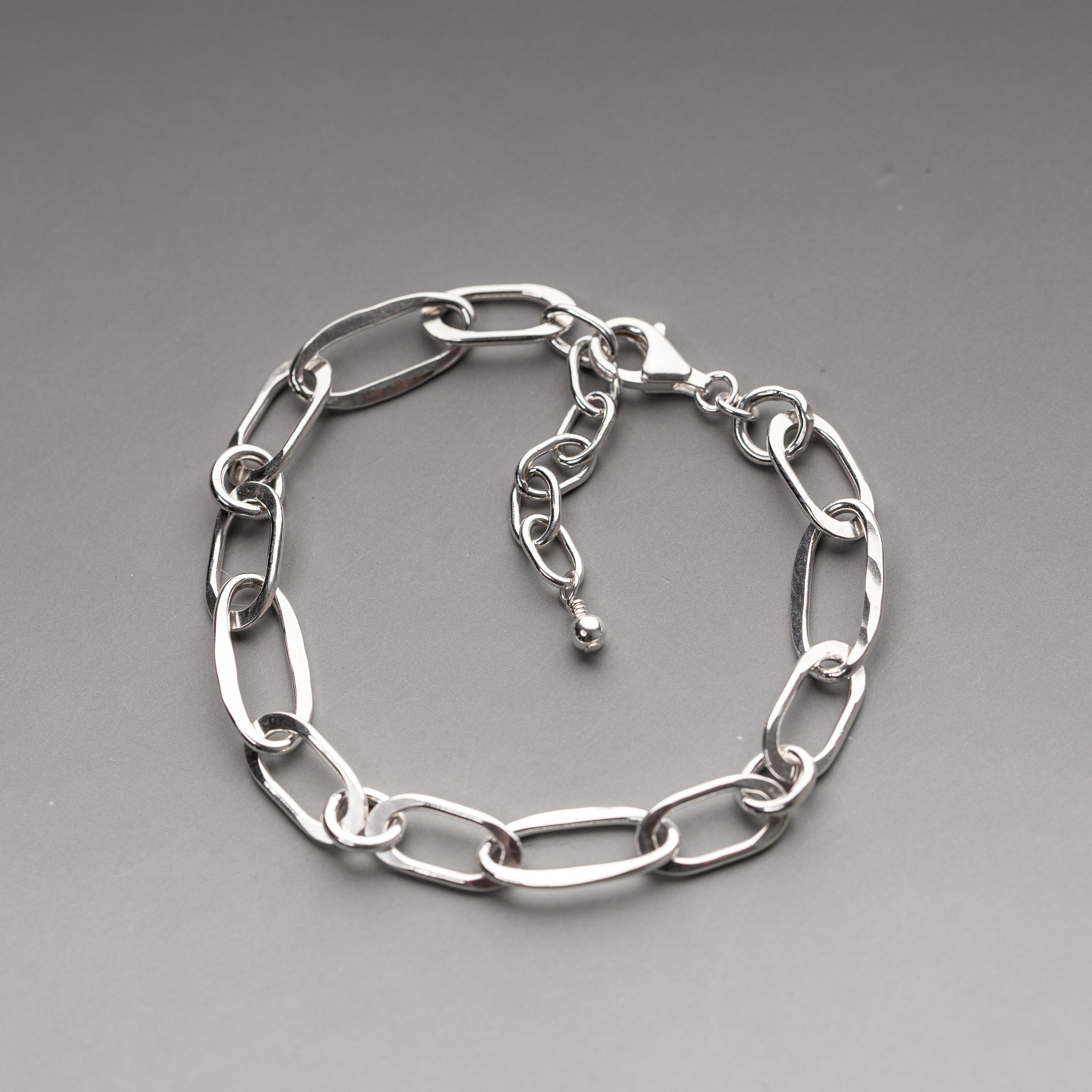 Handcrafted chain bracelet with mixed size links and hammered texture