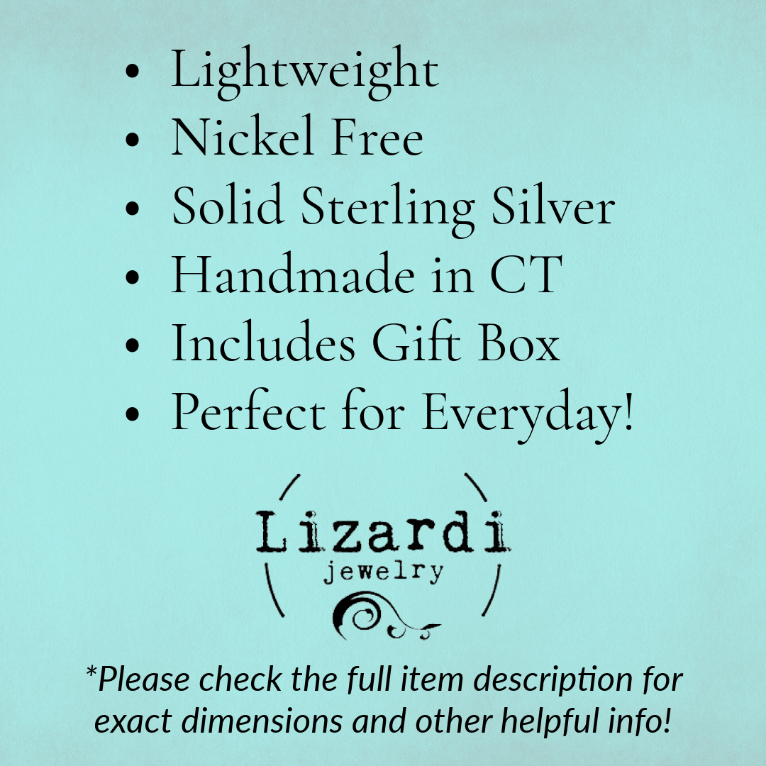 Text listing features of Lizardi jewelry on a light blue background