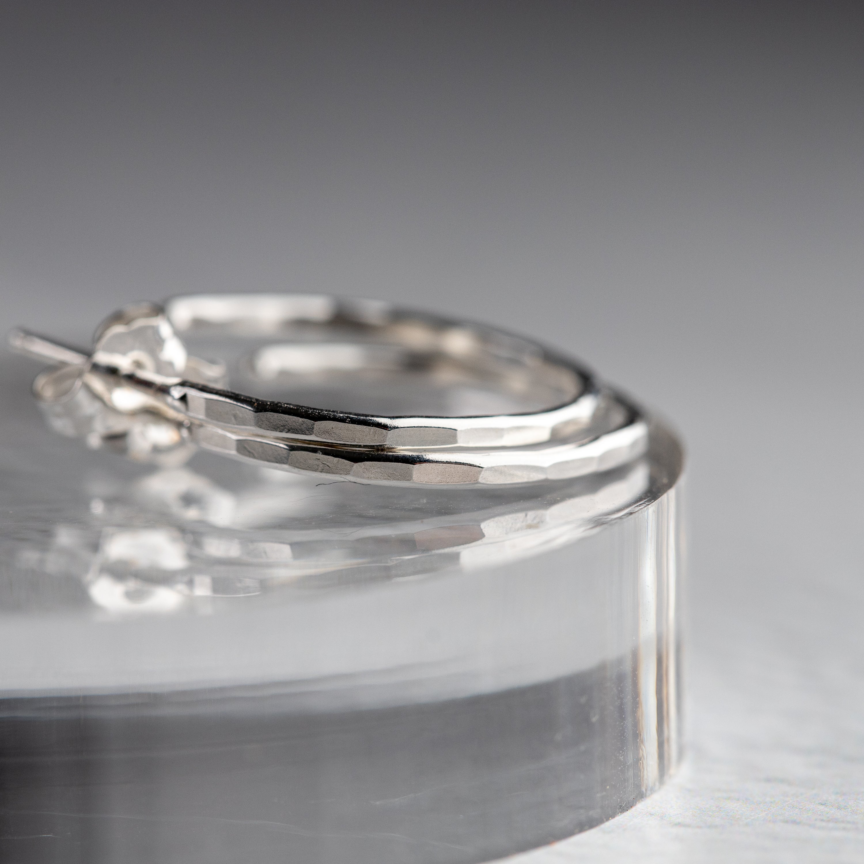 faceted hammered silver hoop earrings 20mm size