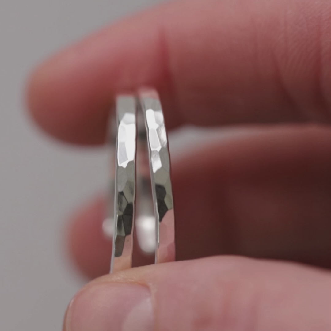Load video: 1&quot; Hammer Faceted Hoops