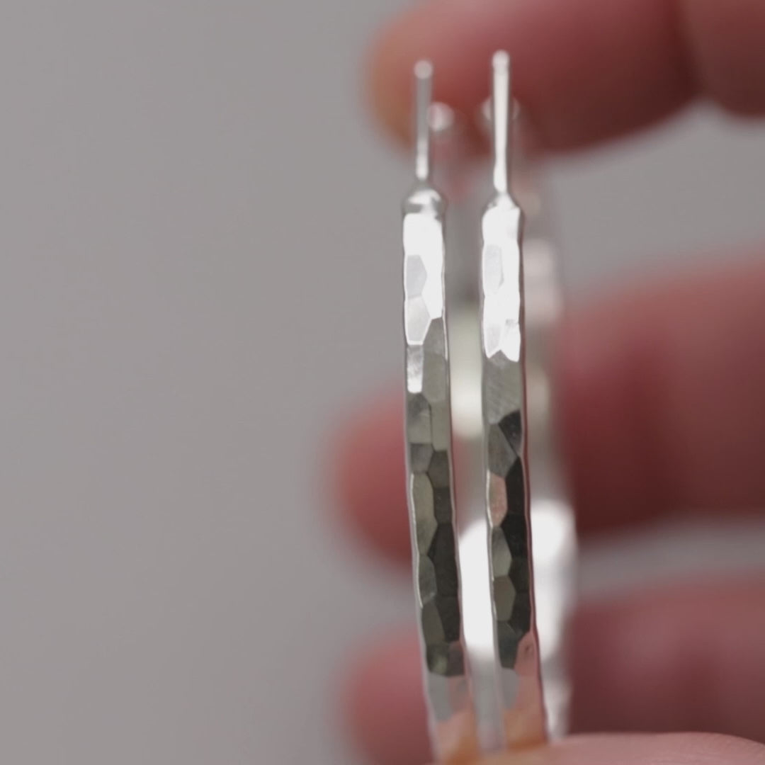 Load video: 1.5&quot; Hammer Faceted Hoops