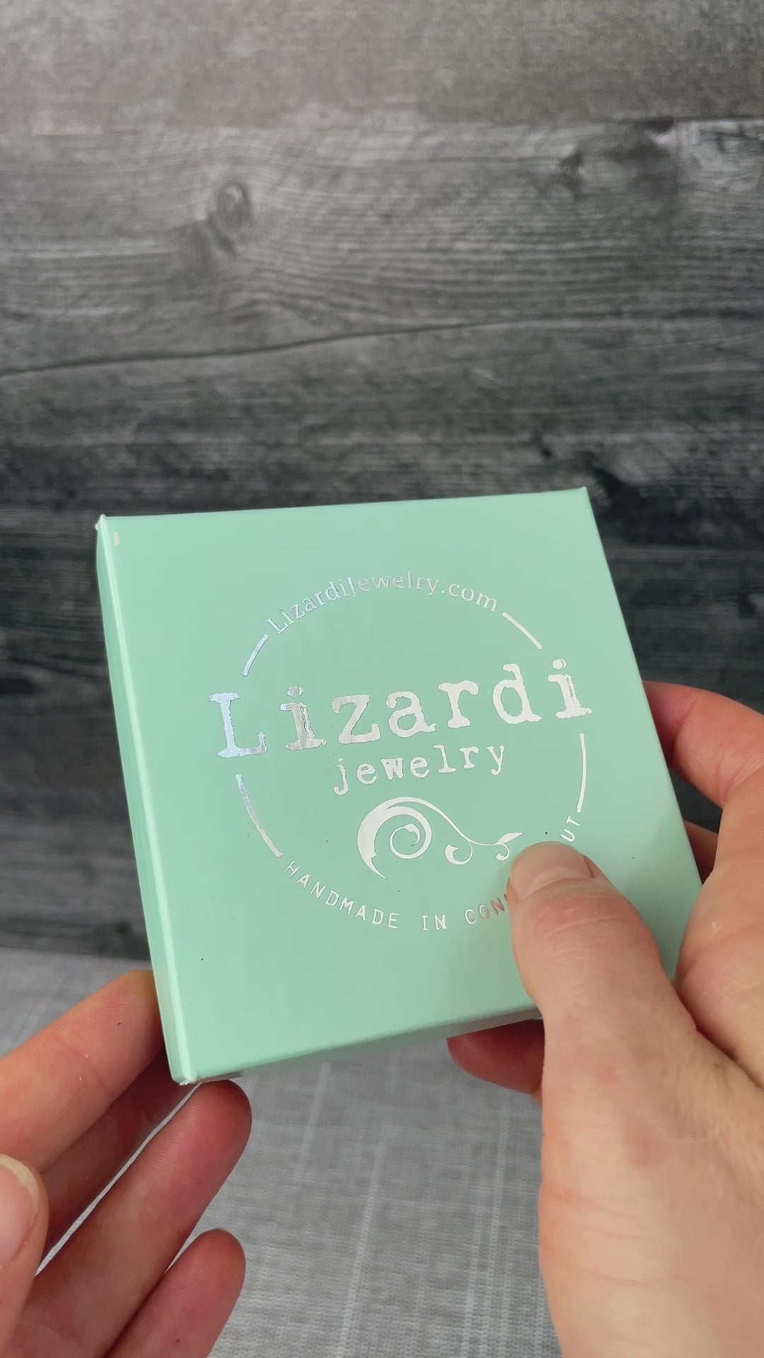 Load video: Chunky Through Thick and Thin Bracelet