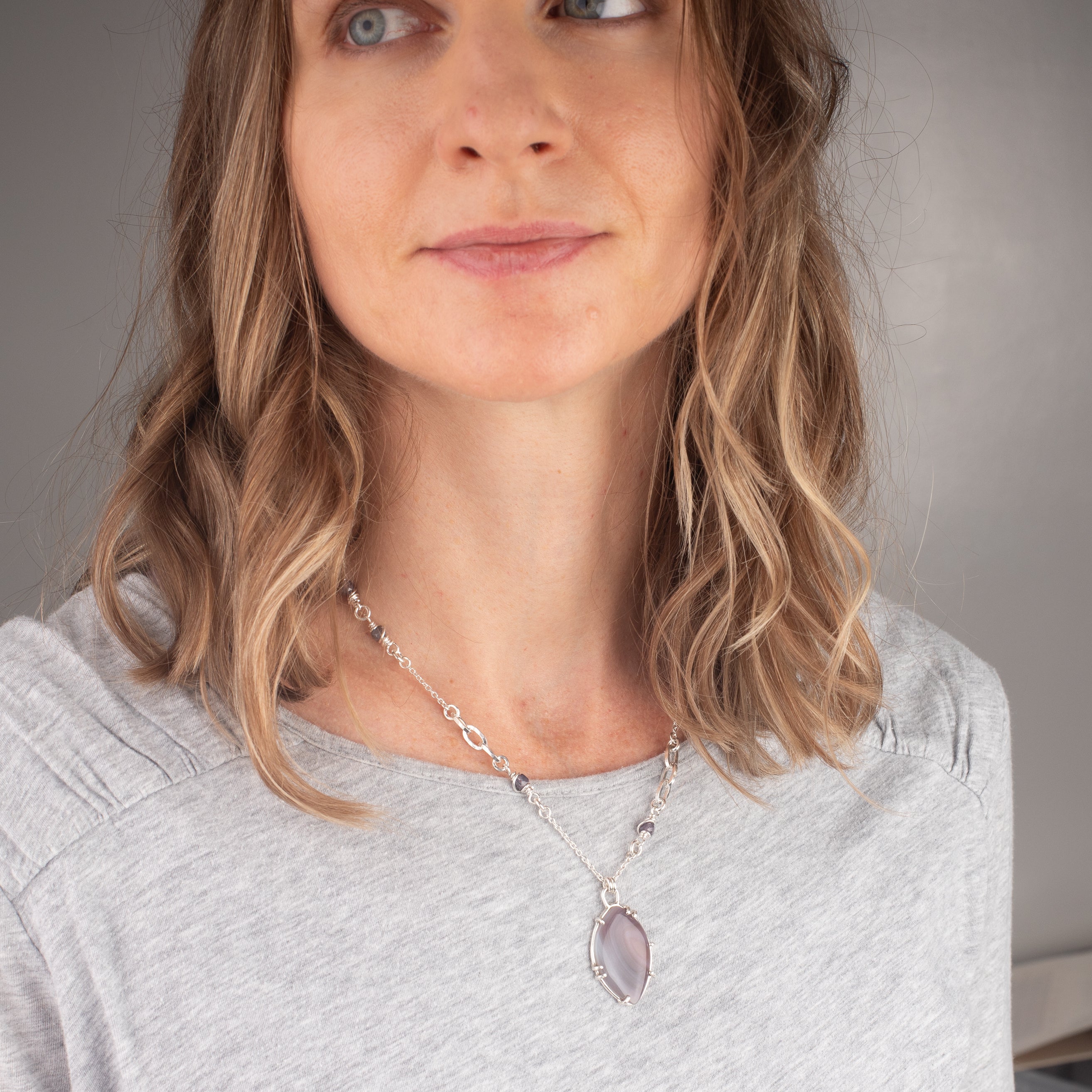 Prong Set Agate Pendant on Iolite Wrapped Chain